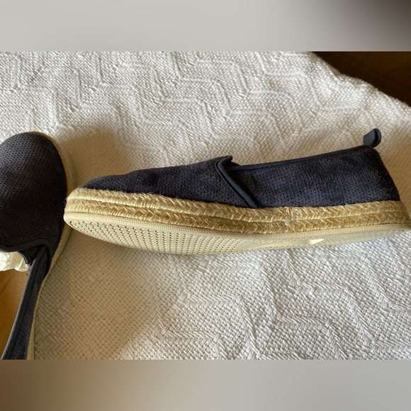 Clarks Navy Suede Slip-On Espadrilles Rubber Grip Sole Size 8 - Picture 2 of 10